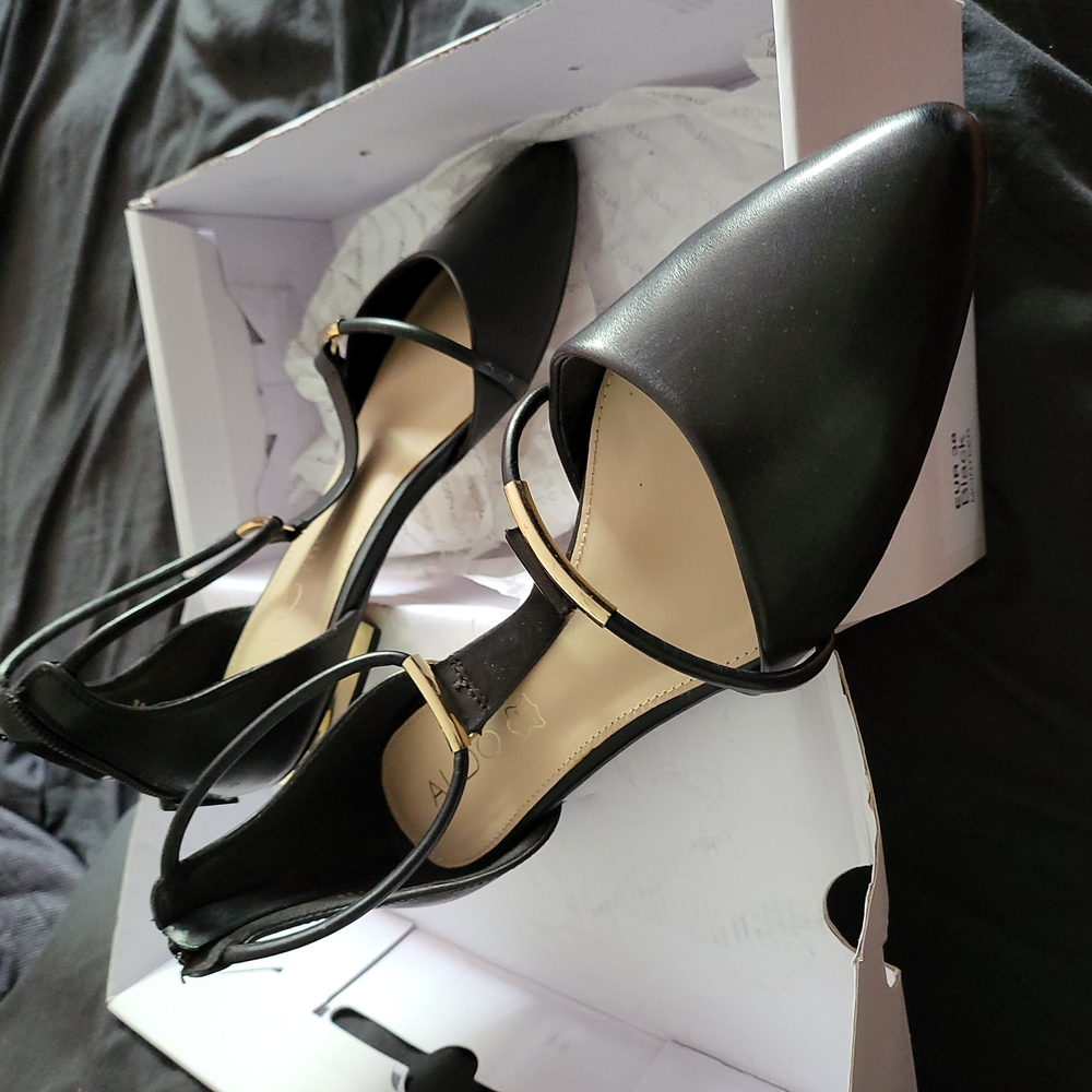Aldo black and gold flats size 7.5